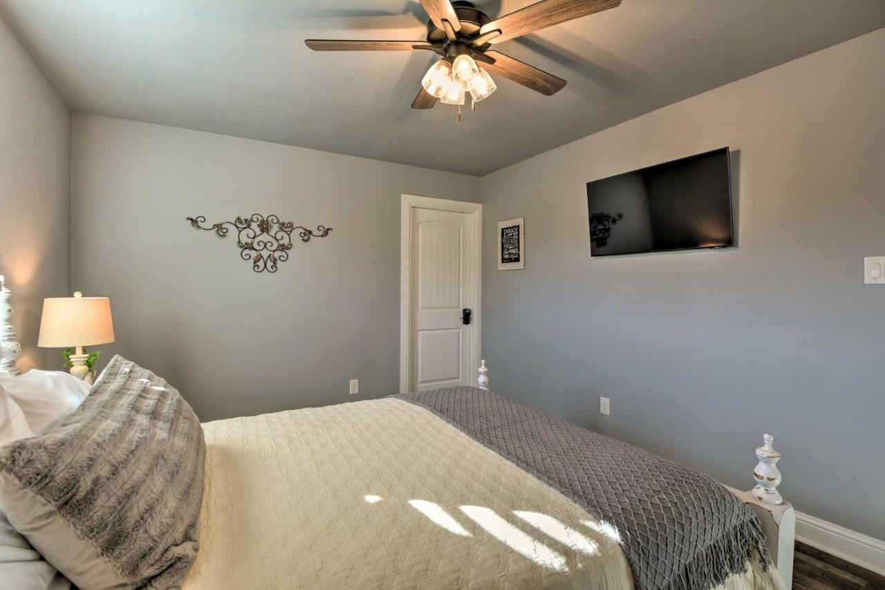 Granbury Home With Hot Tub And Furnished Patio! Eksteriør bilde
