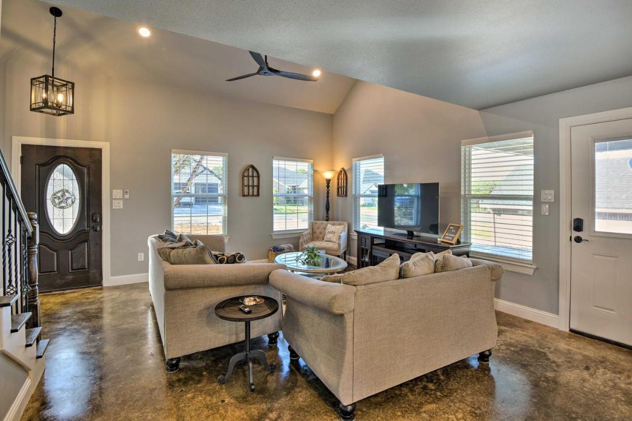 Granbury Home With Hot Tub And Furnished Patio! Eksteriør bilde