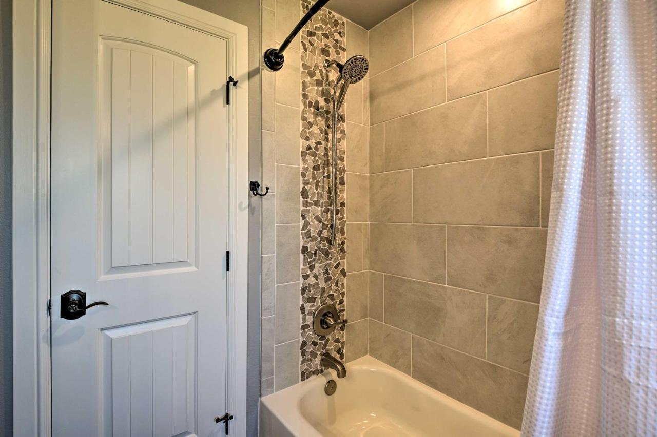 Granbury Home With Hot Tub And Furnished Patio! Eksteriør bilde