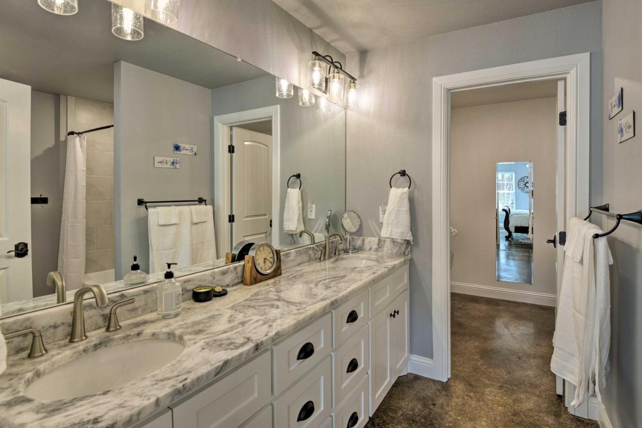 Granbury Home With Hot Tub And Furnished Patio! Eksteriør bilde