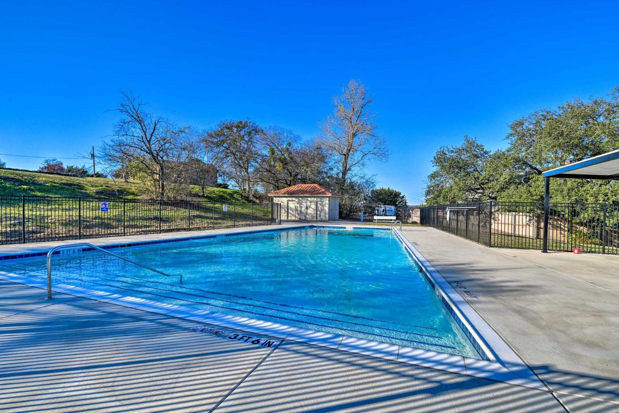 Granbury Home With Hot Tub And Furnished Patio! Eksteriør bilde