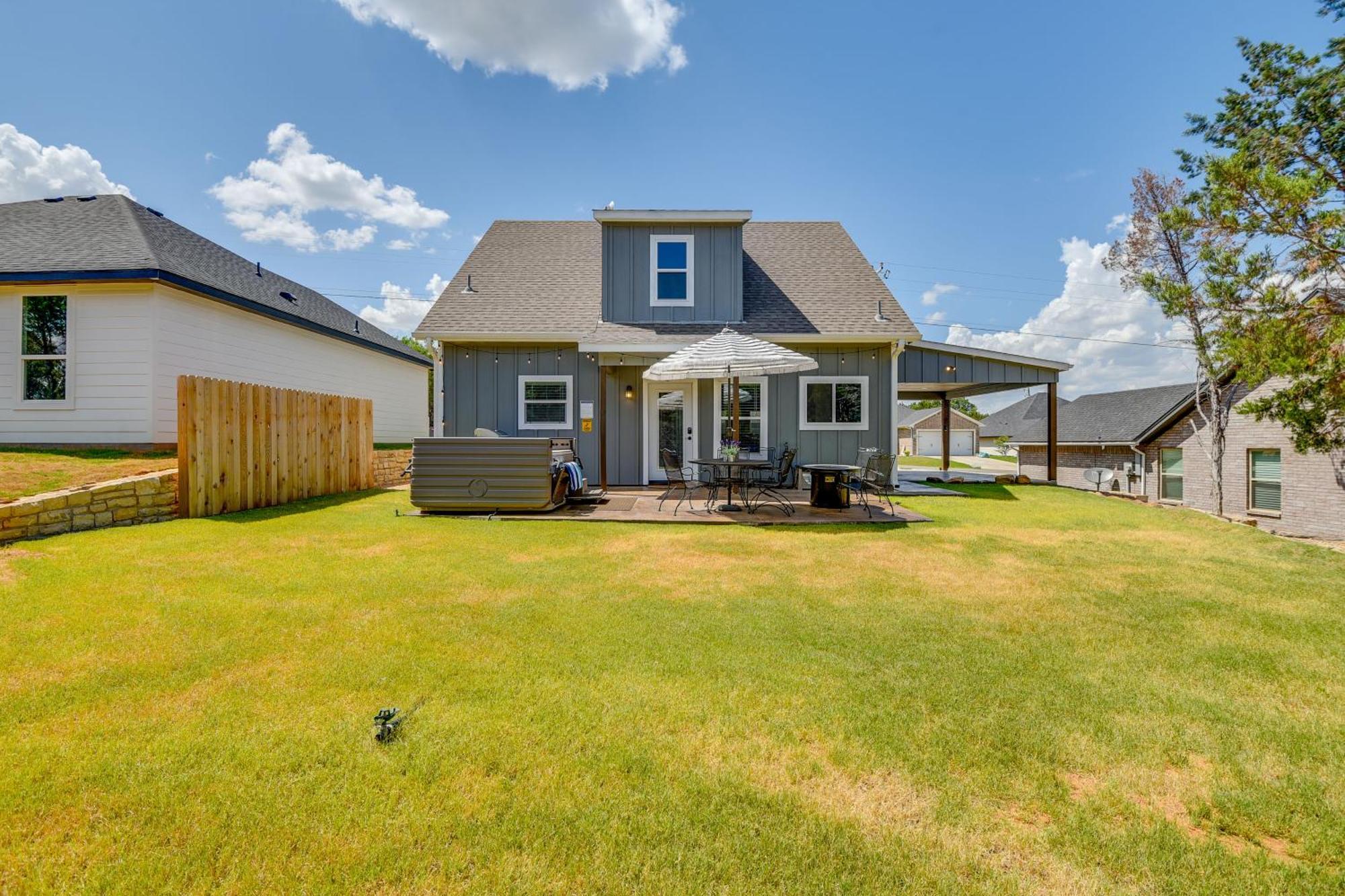 Granbury Home With Hot Tub And Furnished Patio! Eksteriør bilde